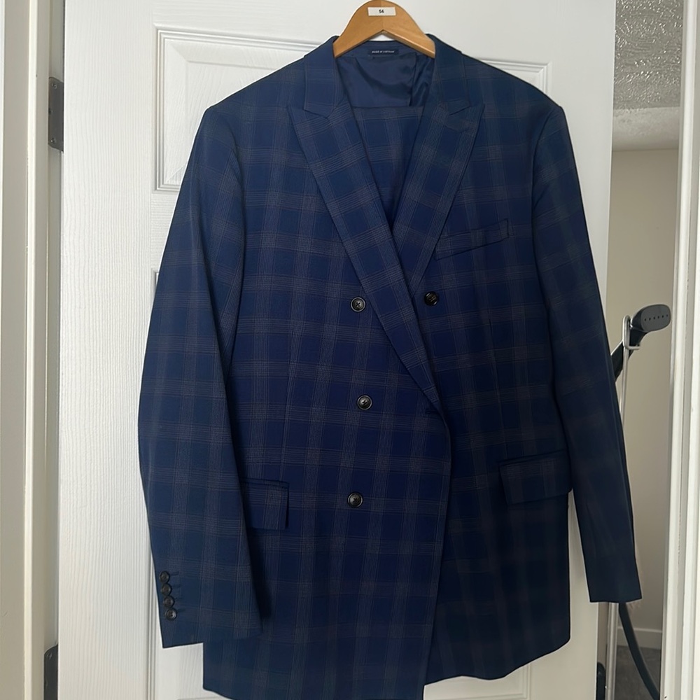 Men’s double breasted navy blue plaid suit